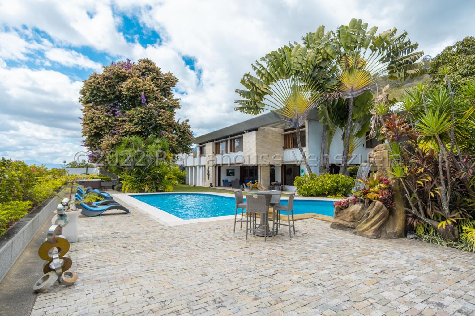 Spectacular Family House in El Marqués